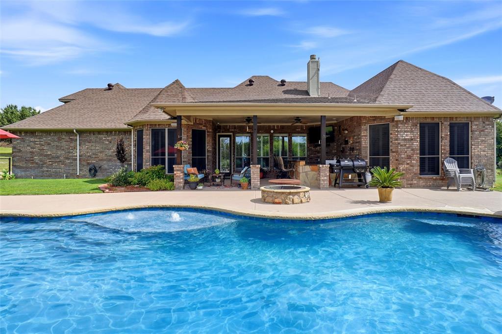 124 Carnes Court Springtown, TX 76082 - Photo 1 of 40