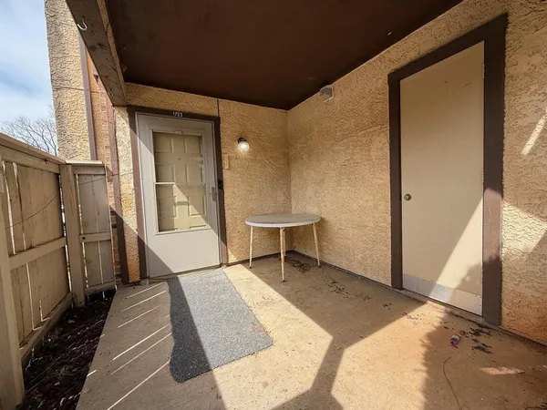 $98,000 | 1723 Crest Grove Drive, Unit 120B, Arlington, TX 76012