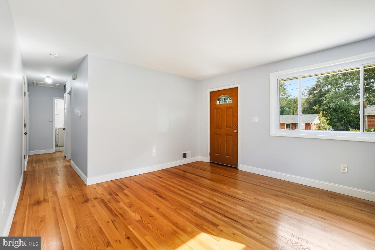 229 Hannes Street Silver Spring, MD 20901 - Photo 7 of 34