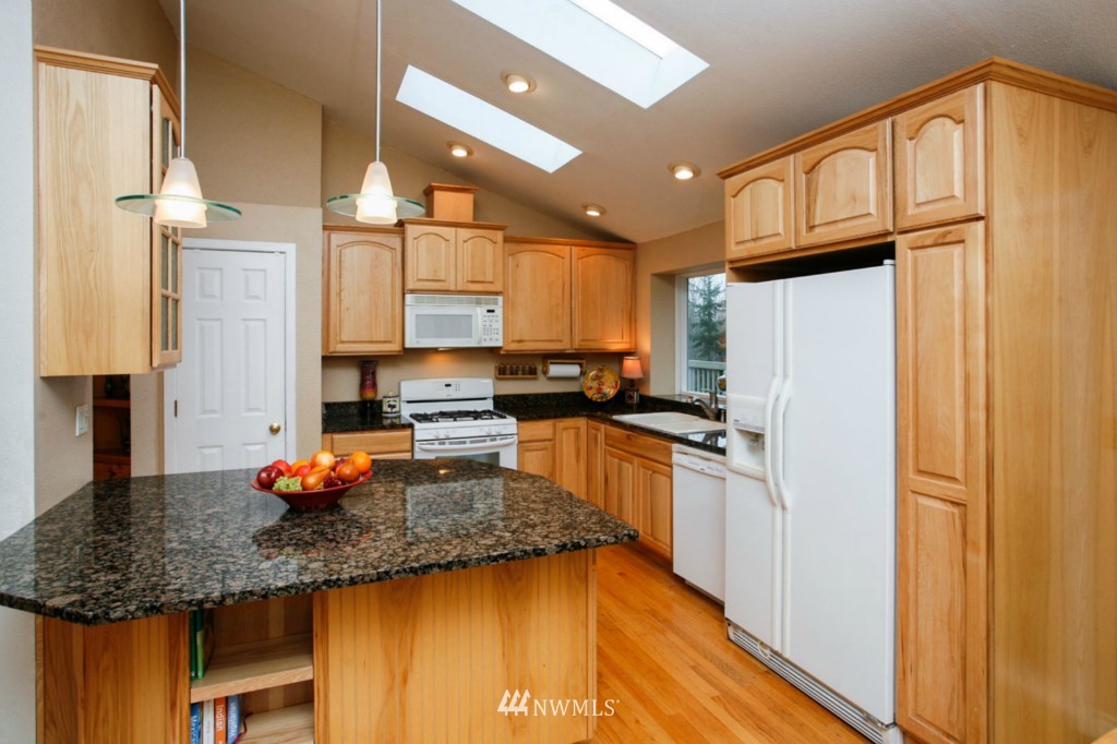 22415 53rd Avenue Southeast Bothell, WA 98021 - Photo 3 of 15