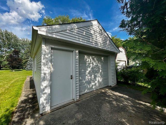 1189 Rinn Street Burton, MI 48509 - Photo 34 of 44 Extra garage, workshop, etc