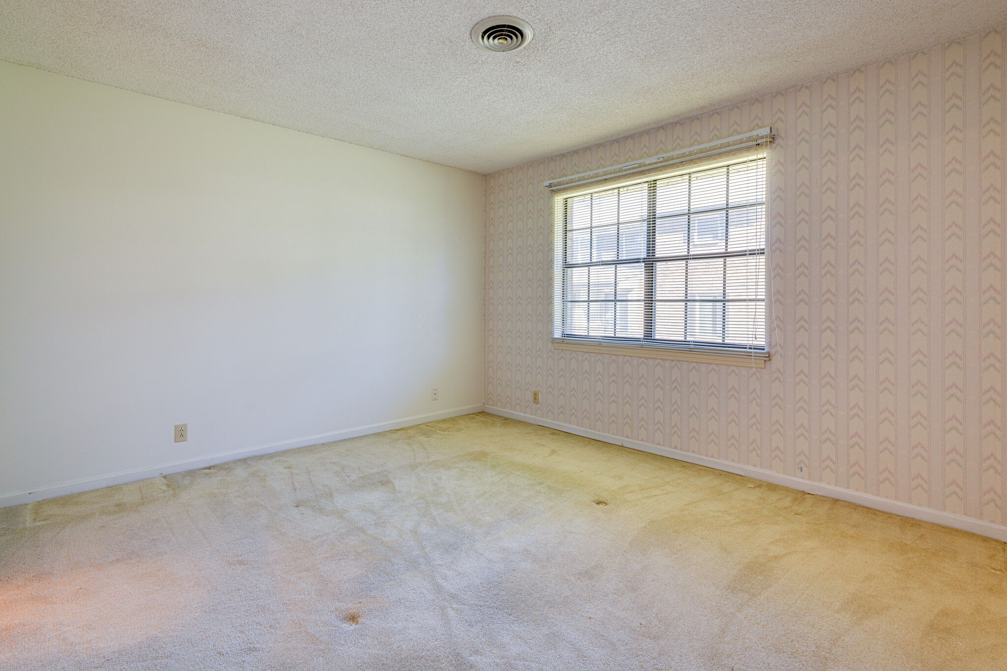 4001 Anderson Road, Unit J19 Nashville, TN 37217 - Photo 17 of 37 an empty room with a window
