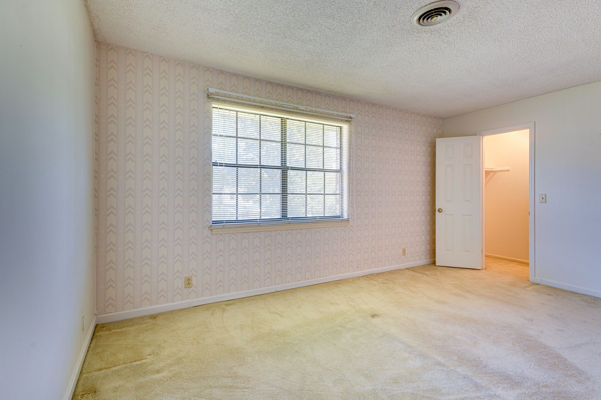 4001 Anderson Road, Unit J19 Nashville, TN 37217 - Photo 18 of 37 an empty room with windows