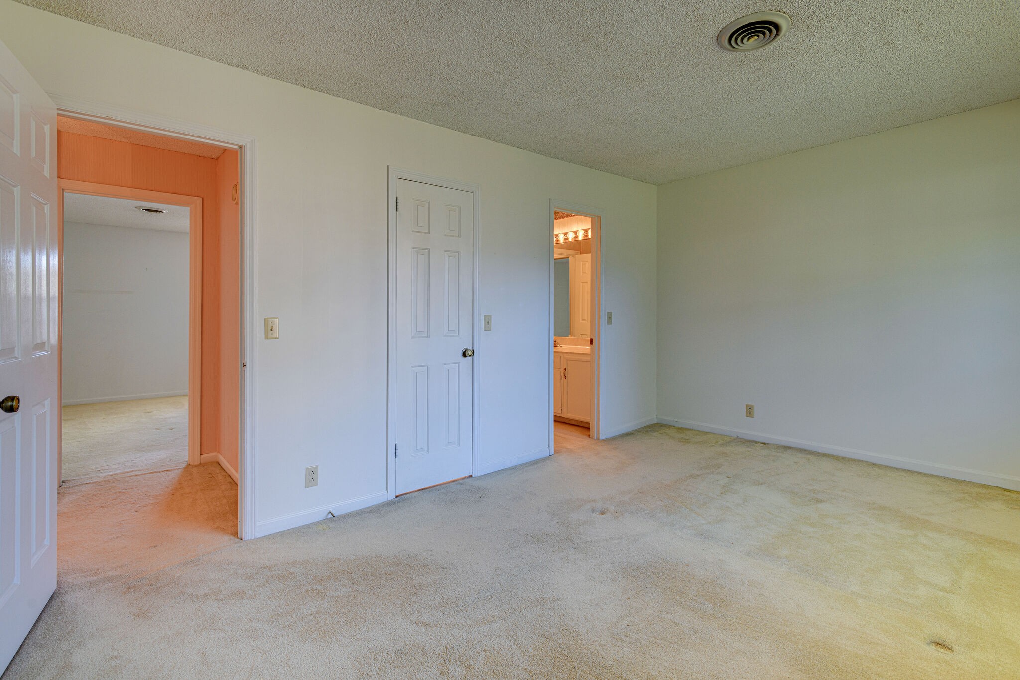 4001 Anderson Road, Unit J19 Nashville, TN 37217 - Photo 20 of 37 an empty room with closet area