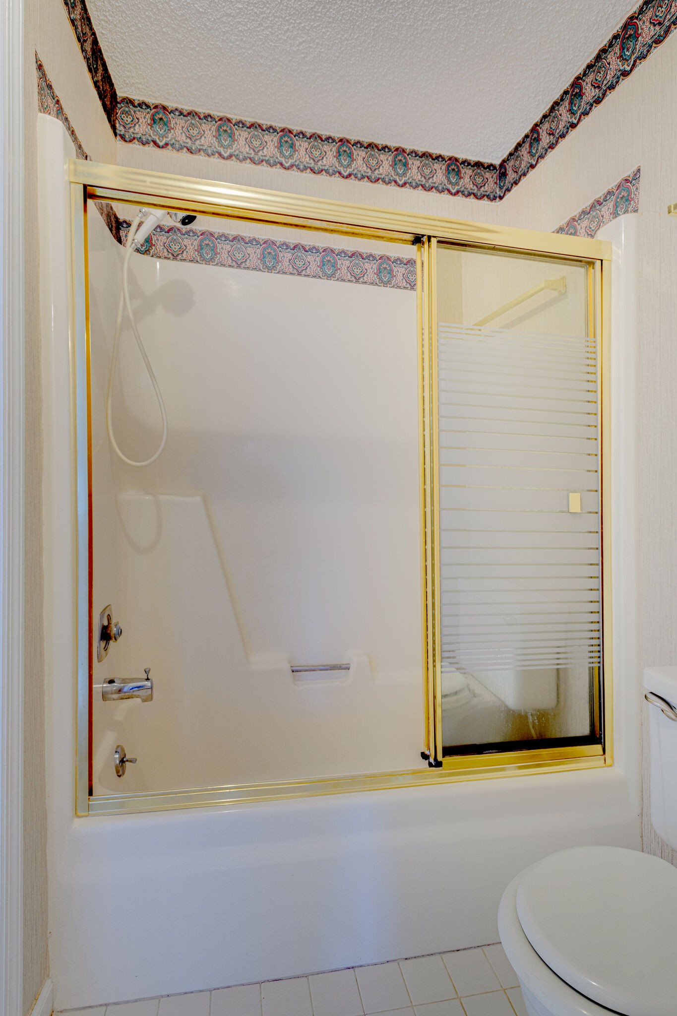 4001 Anderson Road, Unit J19 Nashville, TN 37217 - Photo 23 of 37 a bathroom with a shower and a toilet
