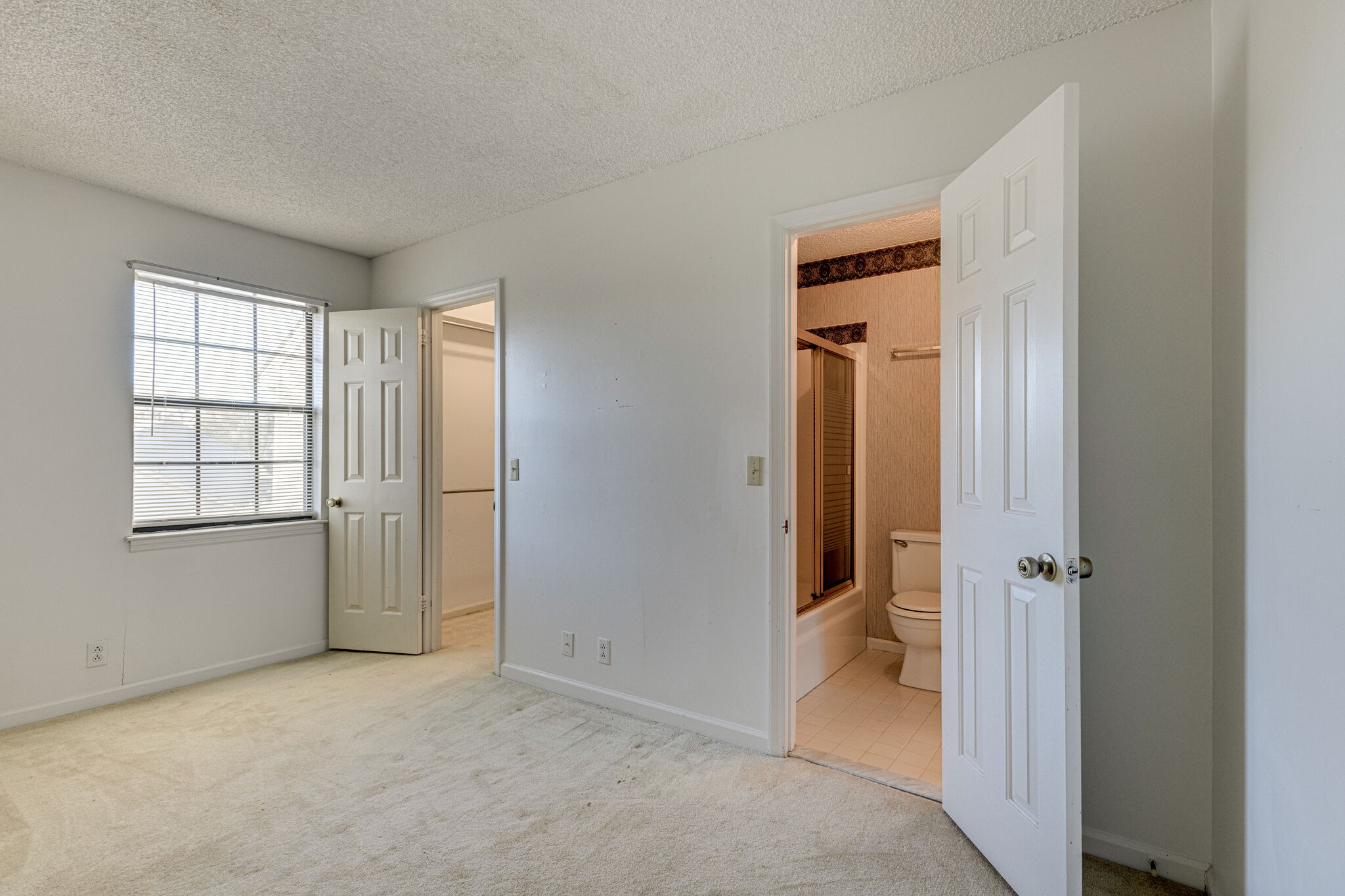 4001 Anderson Road, Unit J19 Nashville, TN 37217 - Photo 24 of 37 an empty room with windows and closet