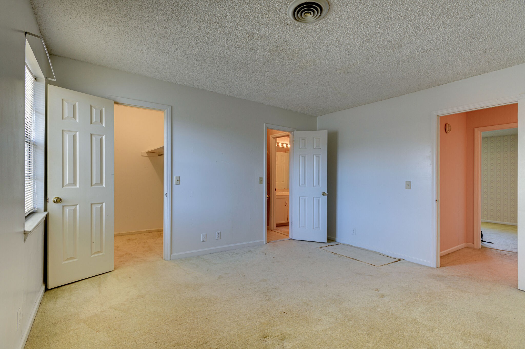 4001 Anderson Road, Unit J19 Nashville, TN 37217 - Photo 25 of 37 an empty room with closet and a window