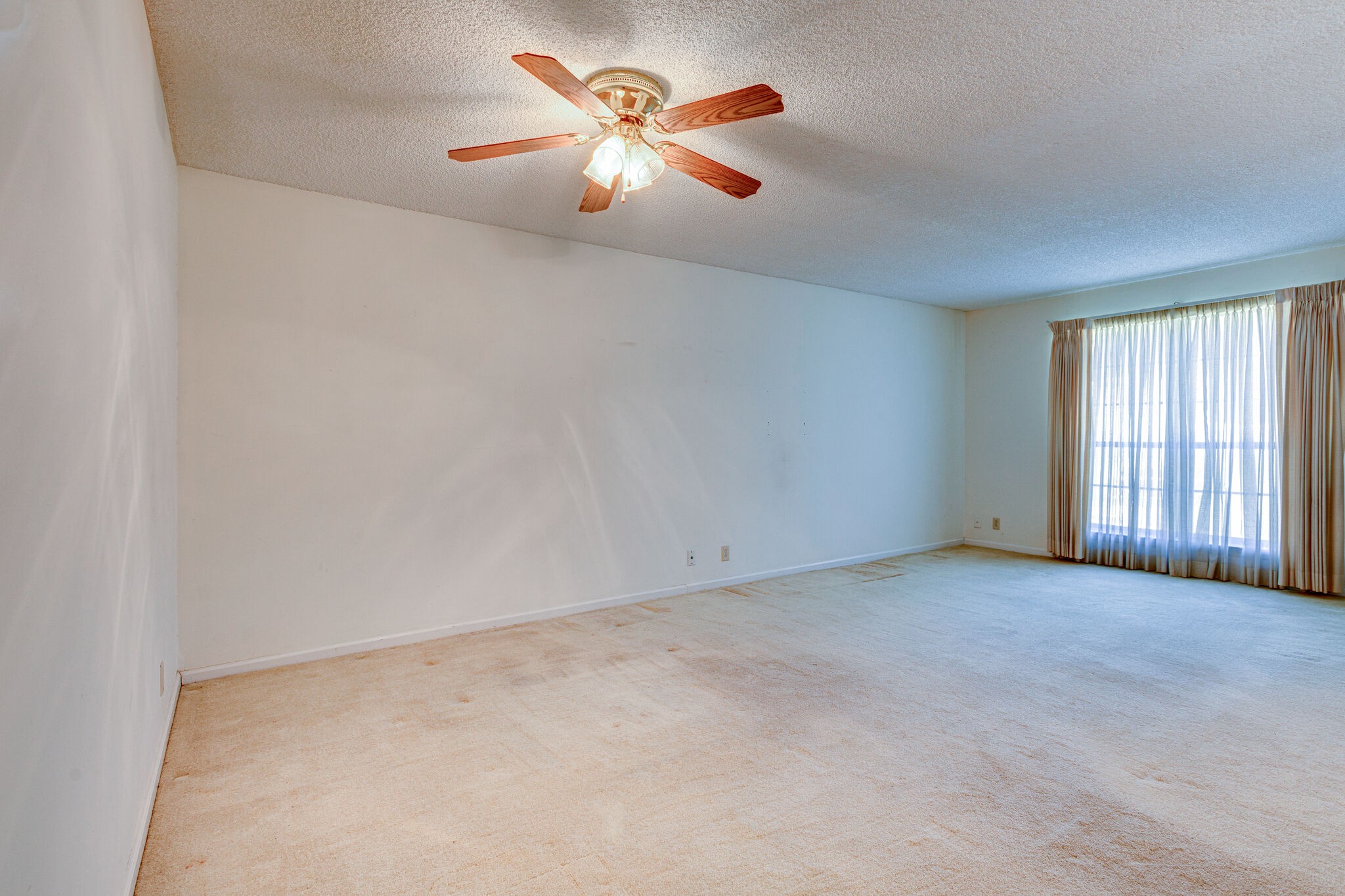 4001 Anderson Road, Unit J19 Nashville, TN 37217 - Photo 5 of 37 an empty room with chandelier fan and windows