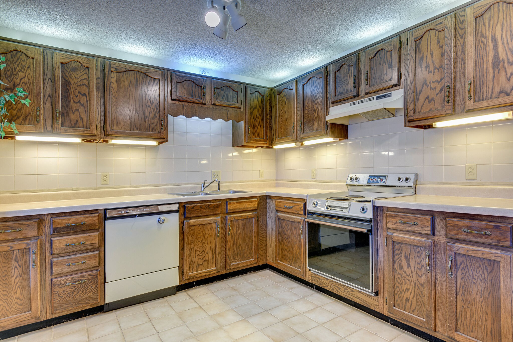 4001 Anderson Road, Unit J19 Nashville, TN 37217 - Photo 10 of 37 a kitchen with stainless steel appliances granite countertop a sink and cabinets