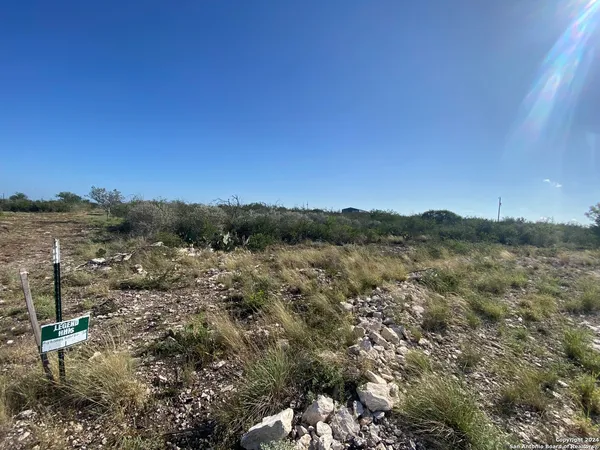 $105,100 | 71 Greystone Hills, Uvalde, TX 78801