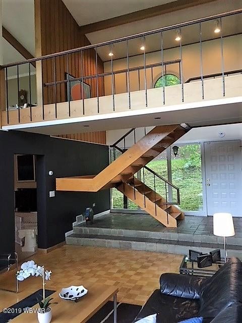 80 Selkirk Road Williamsport, PA 17701 - Photo 4 of 17 Floating Staircase