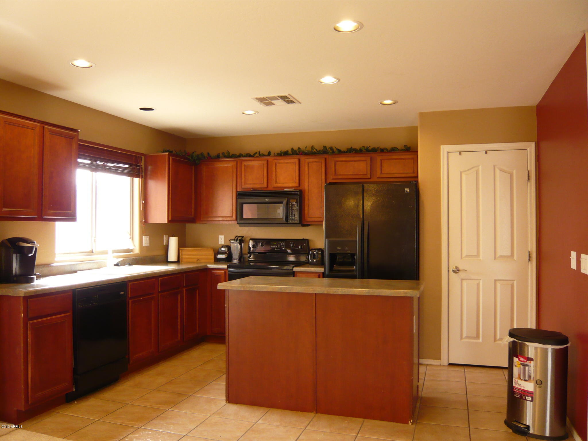 2605 West Maldonado Road Phoenix, AZ 85041 - Photo 3 of 32 P1030861
