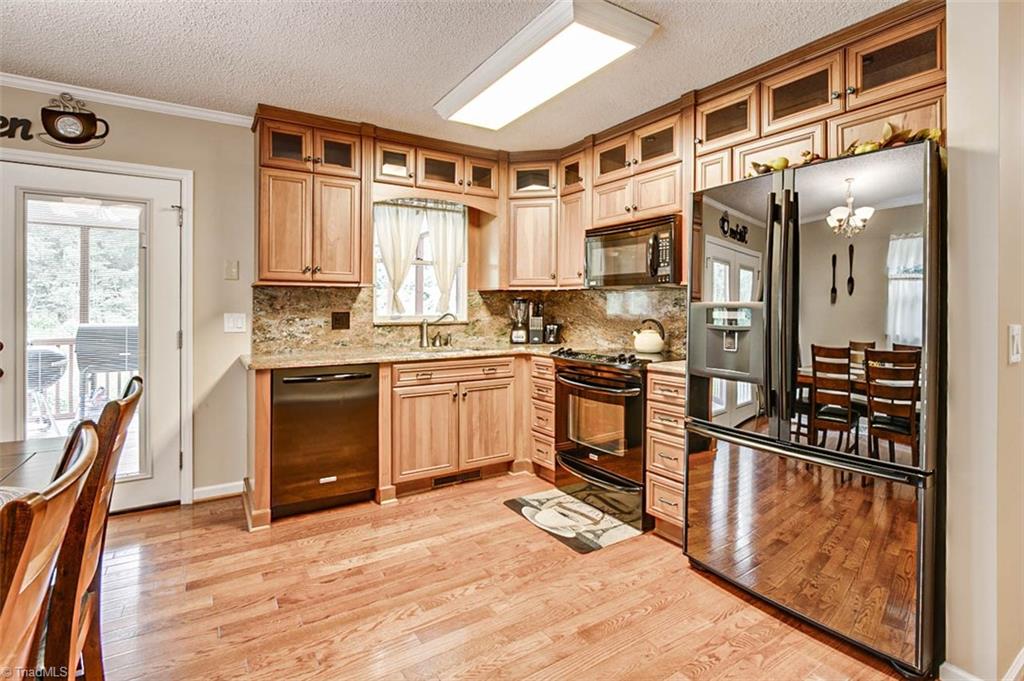 Kitchen - Appliances Remain