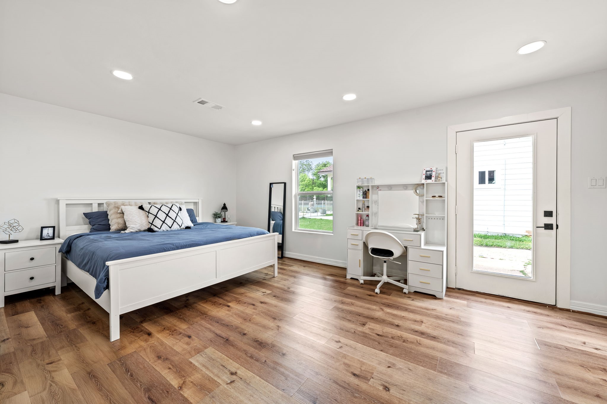 8800 Brae Acres Road Houston, TX 77074 - Photo 30 of 48 a spacious bedroom with a bed and a fireplace