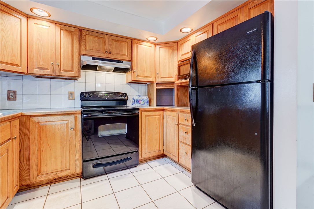 70 Kemphurst Road Rochester, NY 14612 - Photo 4 of 15 Large Eat In Kitchen