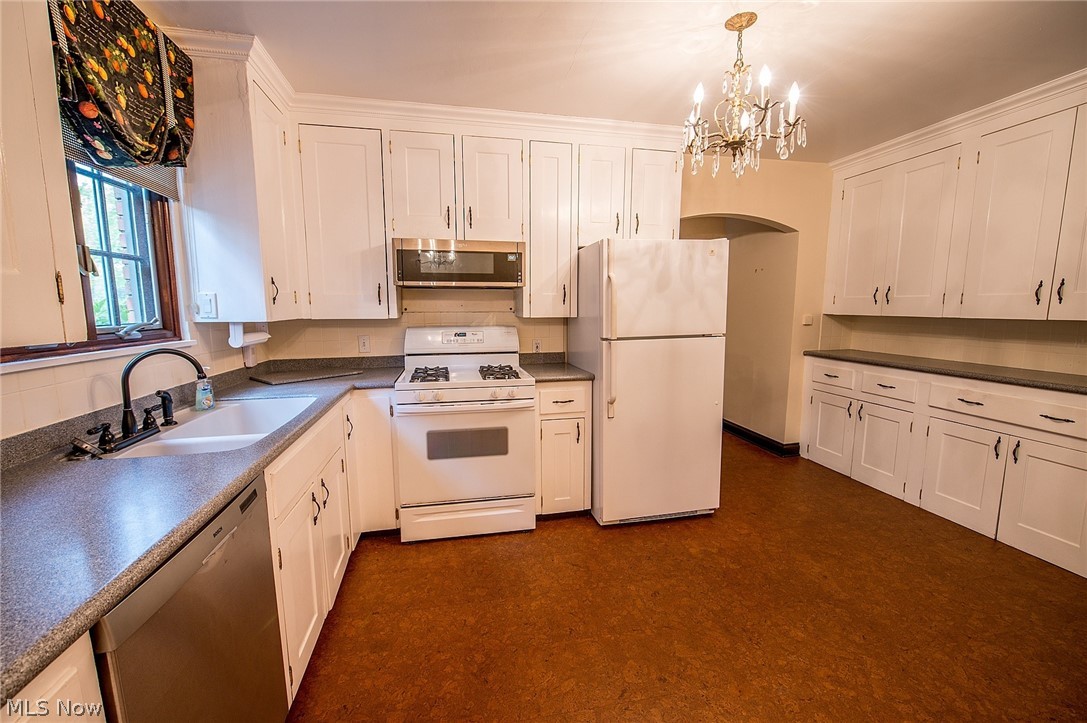 971 Englewood Road Cleveland Heights, OH 44121 - Photo 16 of 31