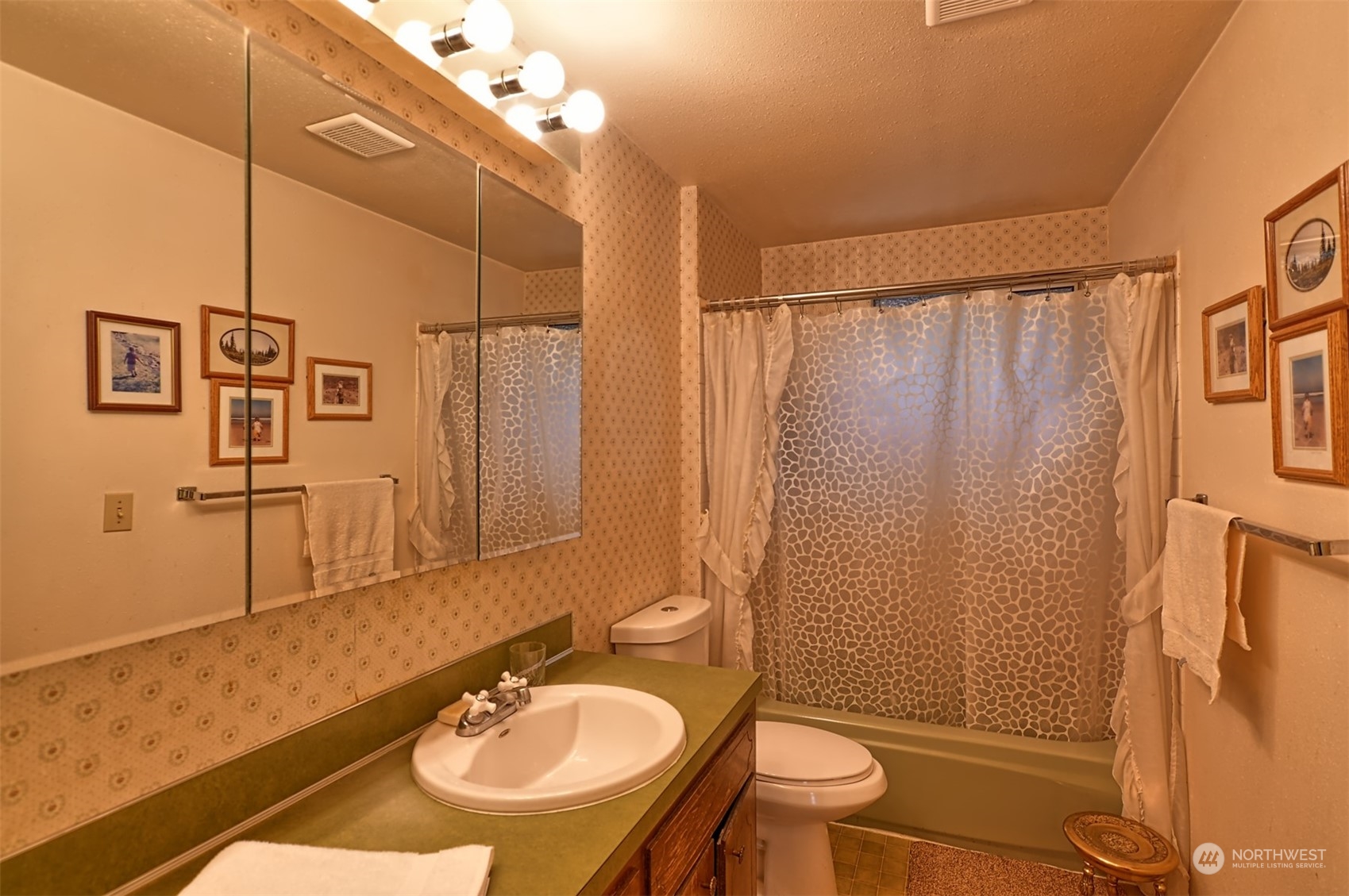 15802 119th Avenue Northeast Bothell, WA 98011 - Photo 7 of 23