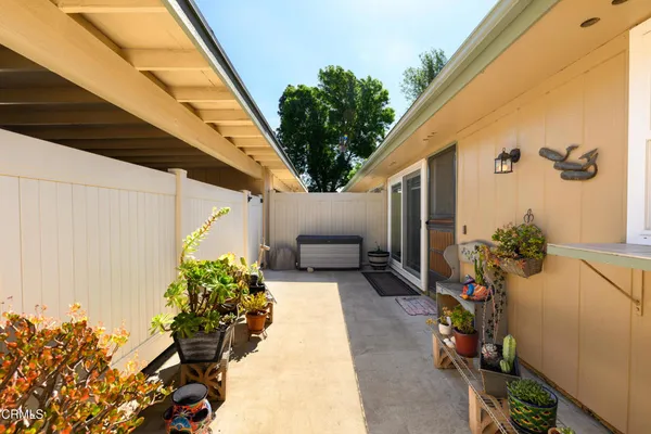 a view of entryway with flower pots
