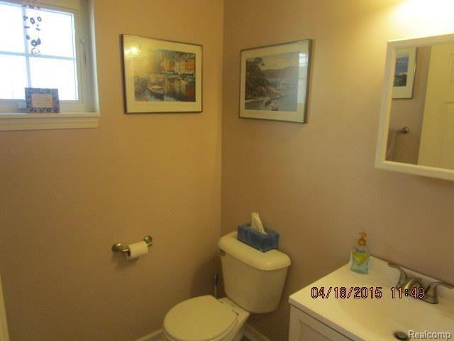 7624 Little Ridge Drive Pinckney, MI 48169 - Photo 16 of 29