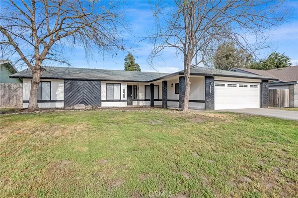 $420,000 | 1828 South Hillcrest Drive, Visalia, CA 93292