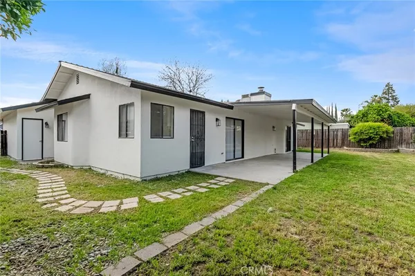 $420,000 | 1828 South Hillcrest Drive, Visalia, CA 93292