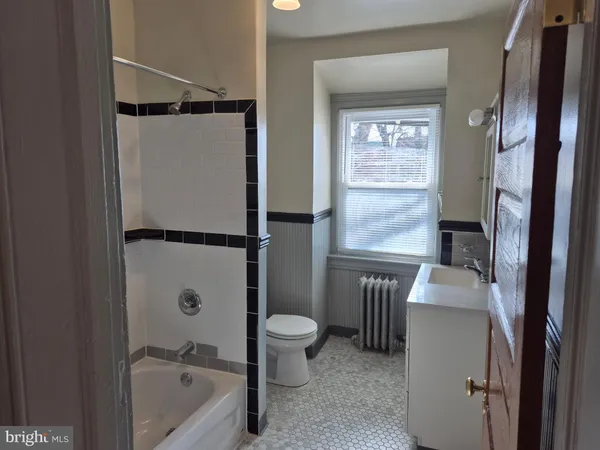 $1,700 | 4610 Chester Avenue, Unit 3, Philadelphia, PA 19143