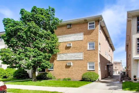 $2,800 | 8212 West Walsh Lane, Unit 1, River Grove, IL 60171