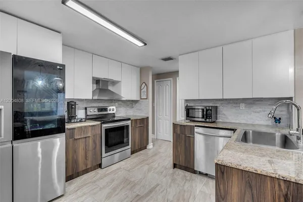 $1,125,000 | 16230 Northwest 84th Court, Miami Lakes, FL 33016