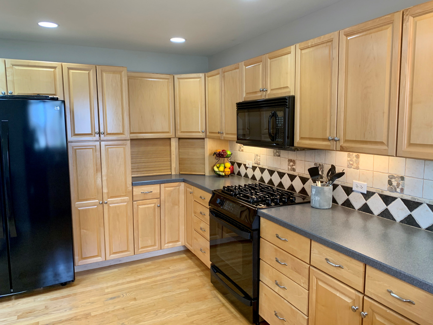 1445 Meyer Road Hoffman Estates, IL 60169 - Photo 2 of 33
