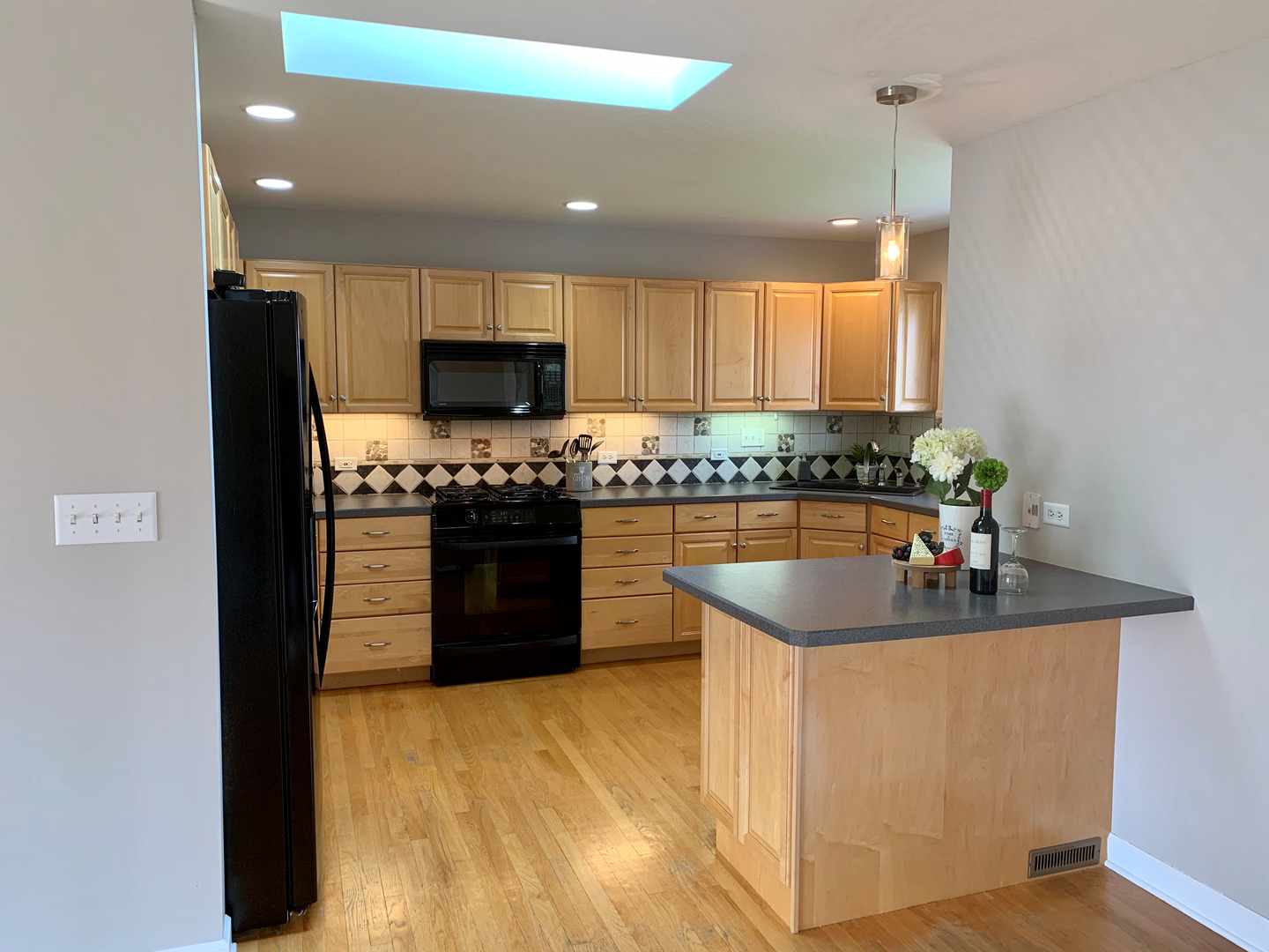 1445 Meyer Road Hoffman Estates, IL 60169 - Photo 4 of 33