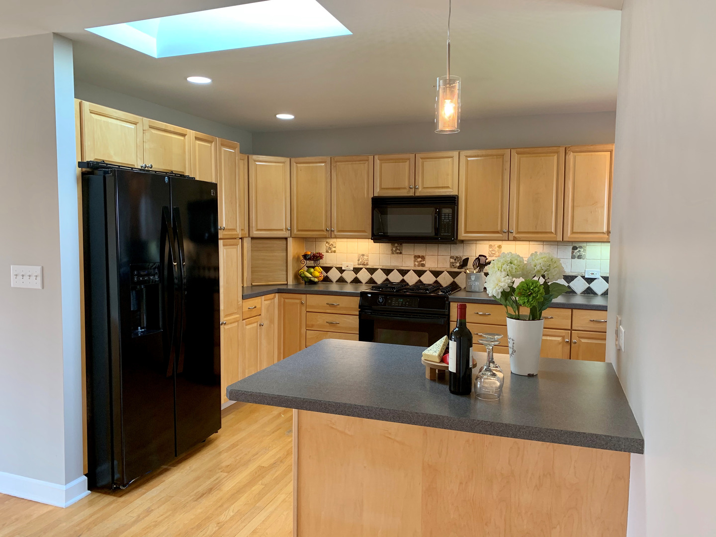 1445 Meyer Road Hoffman Estates, IL 60169 - Photo 5 of 33