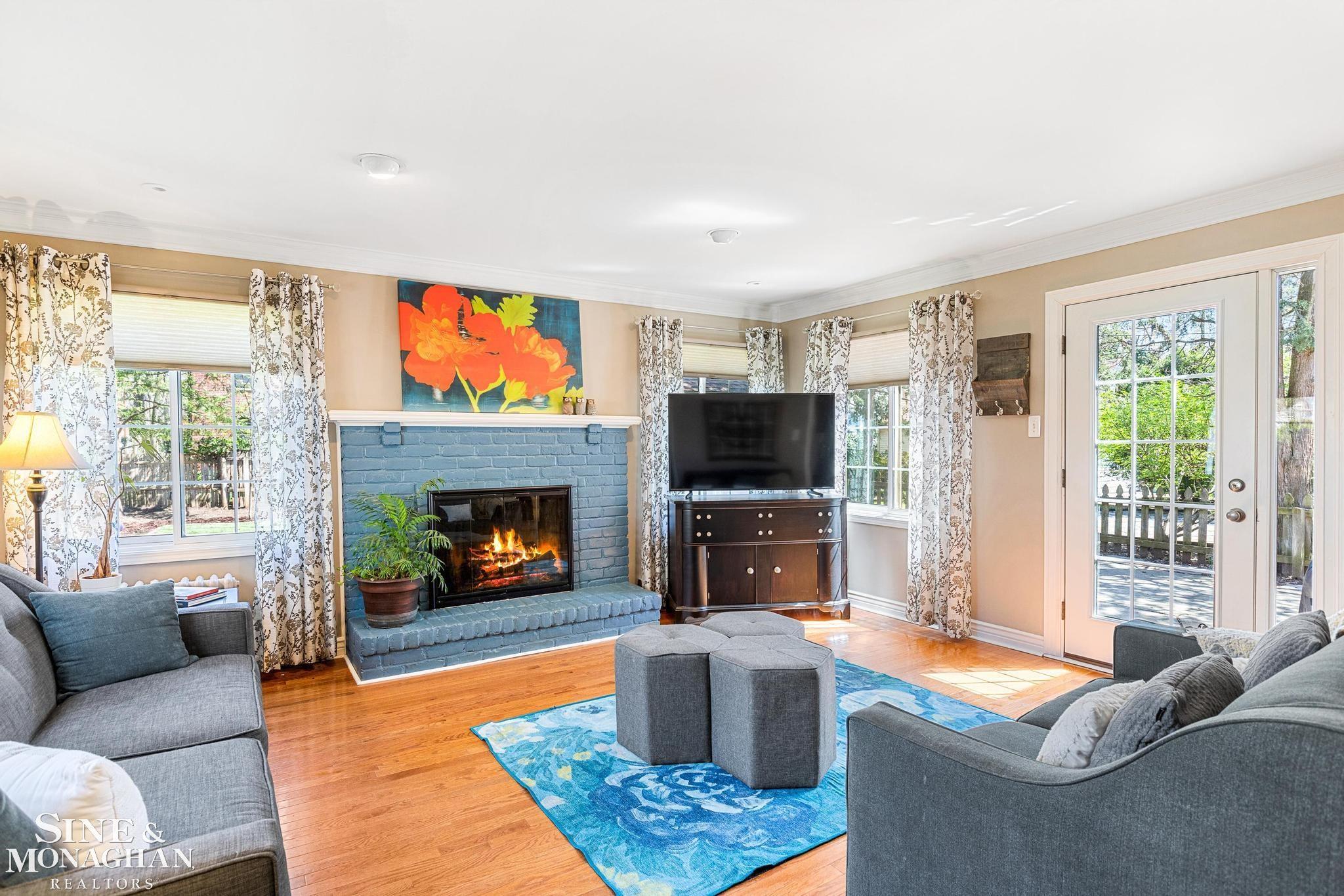 190 Fisher Road Grosse Pointe, MI 48230 - Photo 15 of 37 50106412-14.JPG