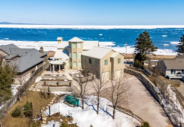 $4,000,000 | 4202 Minnesota Avenue, Duluth, MN 55802
