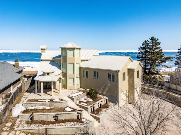 $4,000,000 | 4202 Minnesota Avenue, Duluth, MN 55802