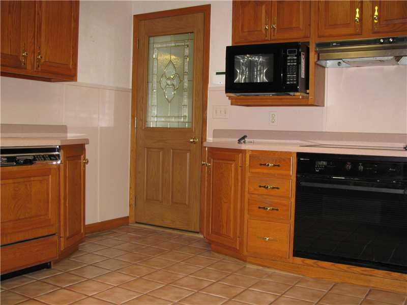 644 Hadley Road Greenville, PA 16125 - Photo 7 of 22 Kitchen. APPLIANCE PACKAGE D.W. ELEC. COOK TOP, BUILT IN OVEN, MICROWAVE