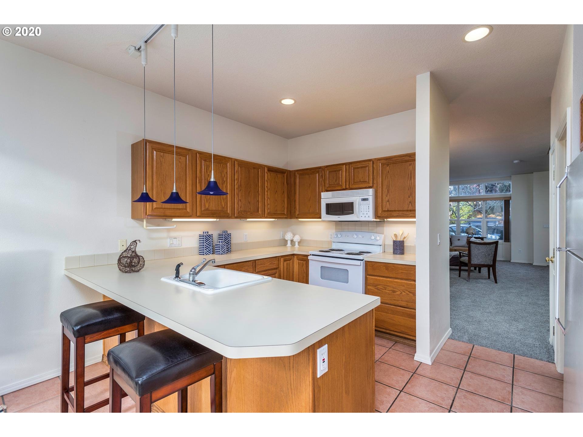 3804 Southwest Troy Street Portland, OR 97219 - Photo 8 of 21 Gallery Image 8