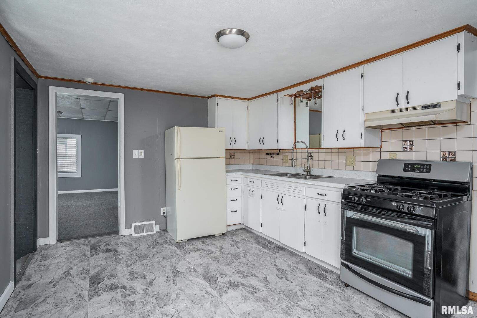 516 North Williams Street Reynolds, IL 61279 - Photo 5 of 17 a kitchen with a stove and a refrigerator