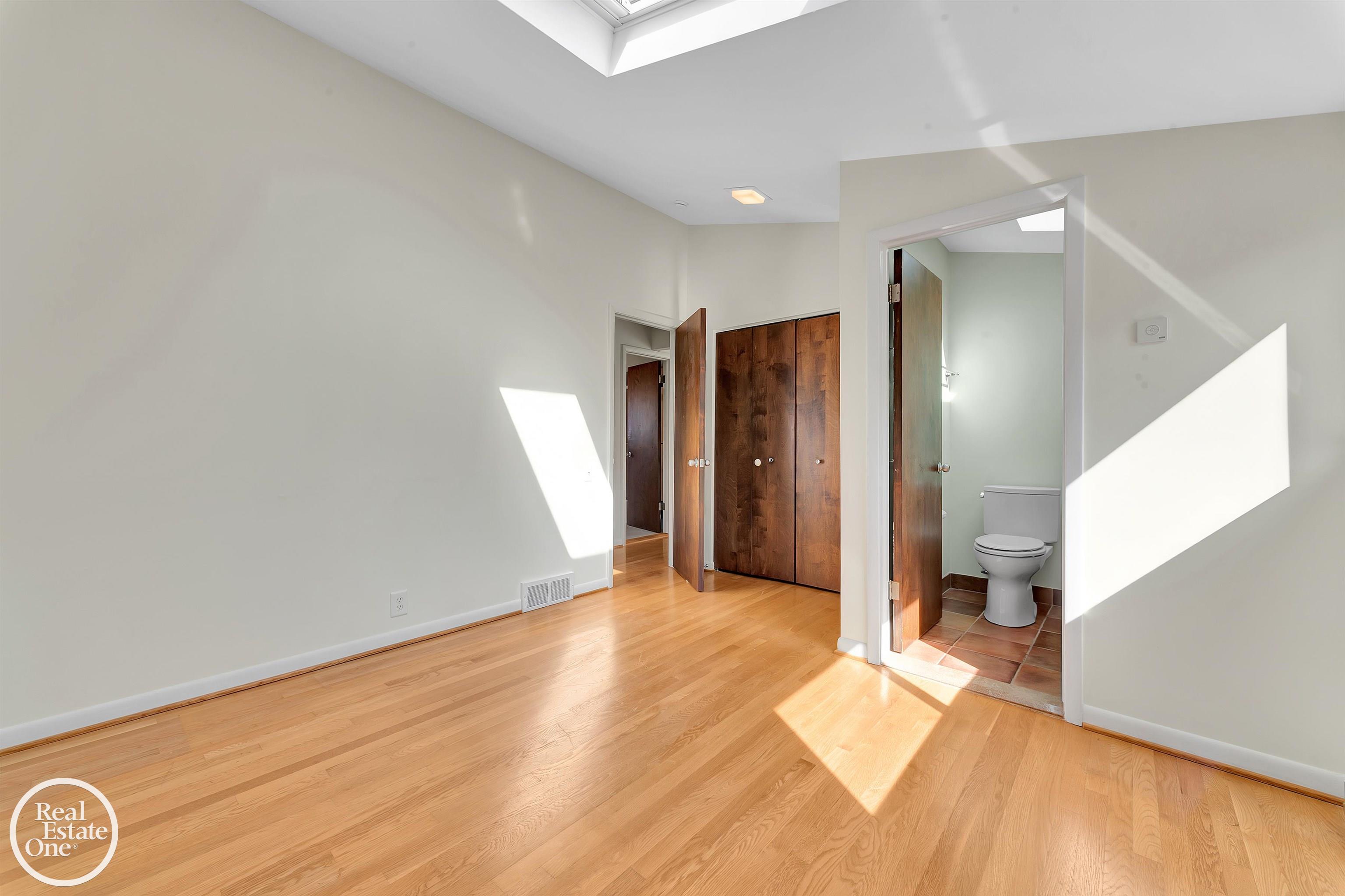459 Washington Road Grosse Pointe, MI 48230 - Photo 26 of 44 50191414-9726b319-9e81-4233-bcea-f2a4c7356baf.JPG