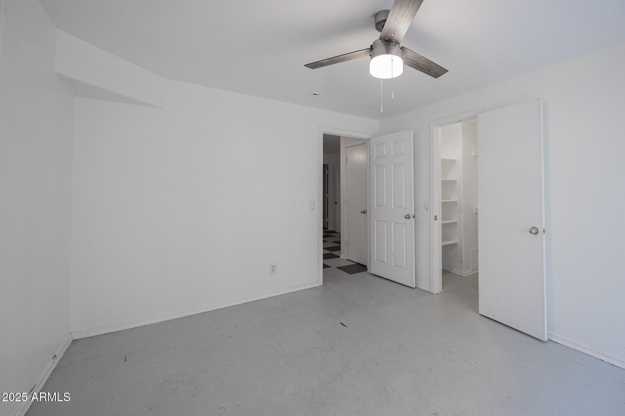 212 North 21st Avenue, Unit 4 Phoenix, AZ 85009 - Photo 13 of 15 an empty room with a ceiling fan and a window