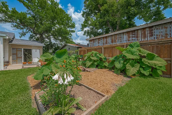 $295,000 | 220 Palmyra Street, Houston, TX 77022