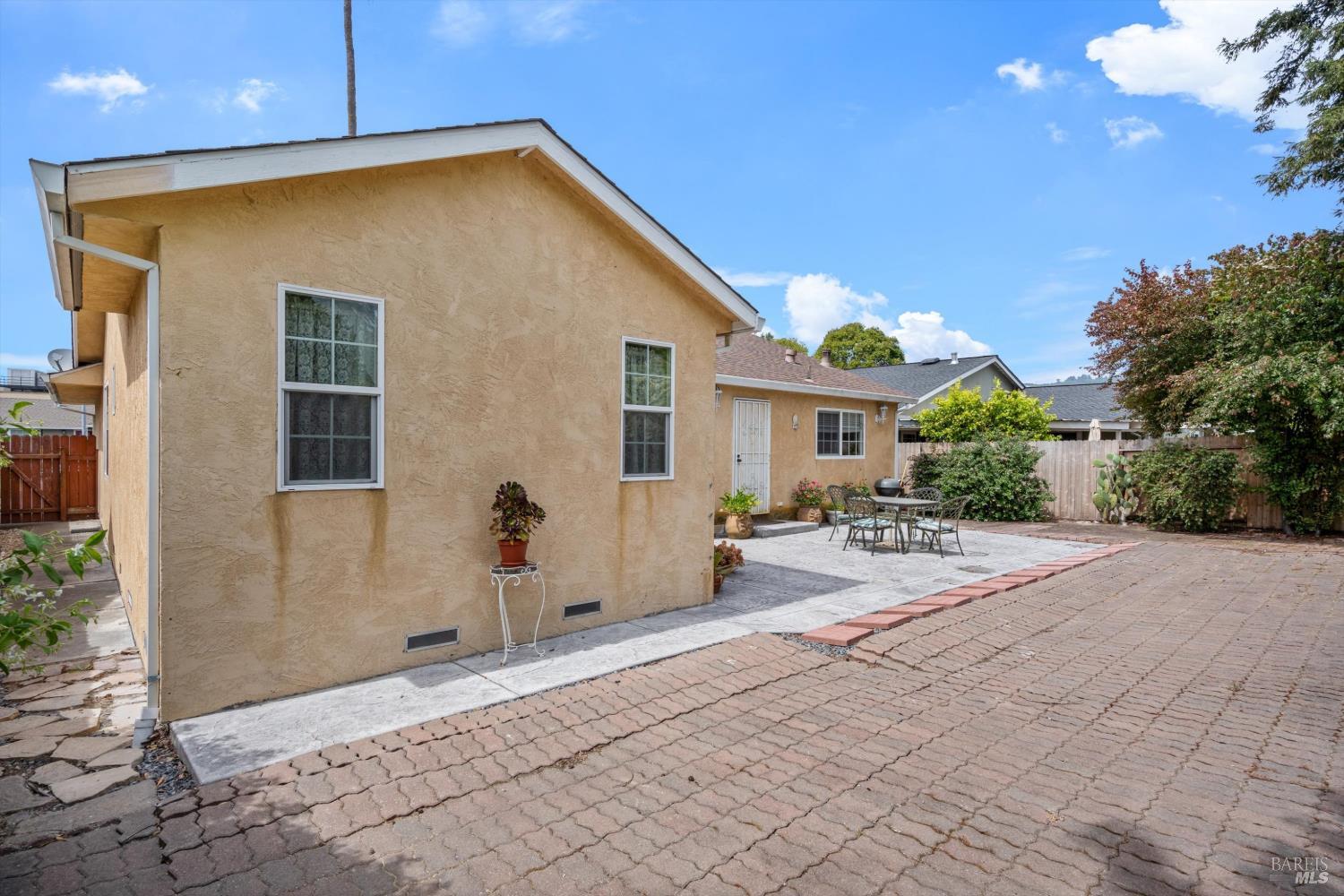 971 Eleanor Avenue Rohnert Park, CA 94928 - Photo 22 of 25 a front view of a house with yard and hallway