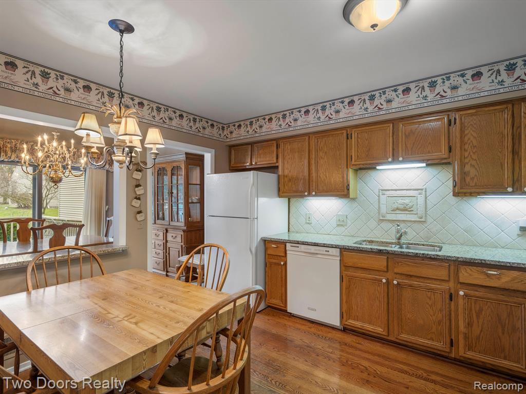 663 Camden Court Rochester Hills, MI 48307 - Photo 15 of 39