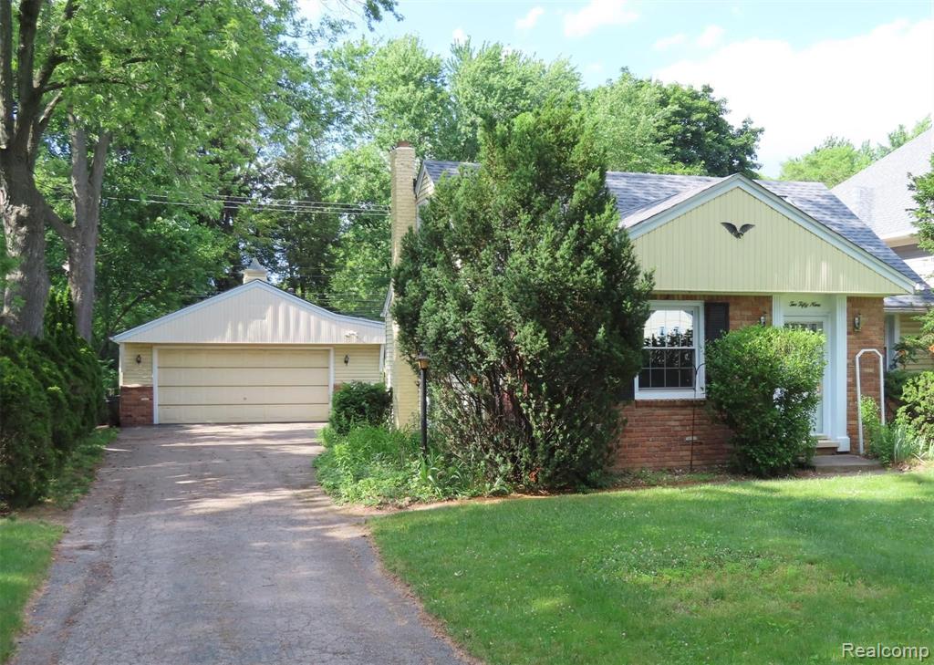 259 Red Oak Lane Rochester Hills, MI 48307 - Photo 1 of 21