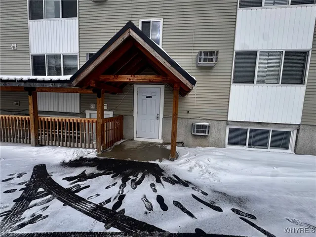 $1,200 | 9049 Zito Drive, Unit 6, Niagara Falls, NY 14304