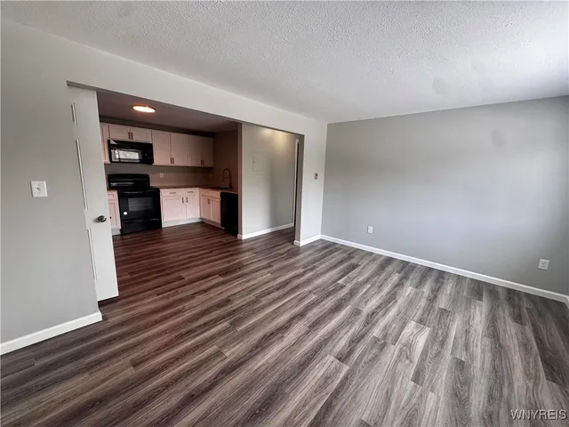 $1,200 | 9049 Zito Drive, Unit 6, Niagara Falls, NY 14304