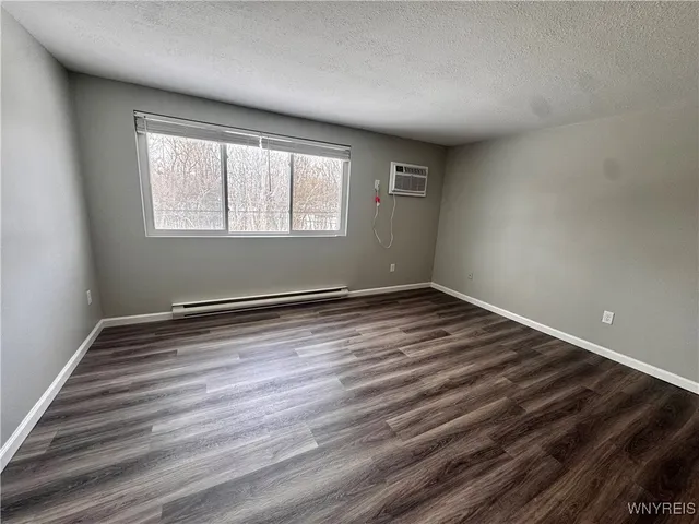 $1,200 | 9049 Zito Drive, Unit 6, Niagara Falls, NY 14304