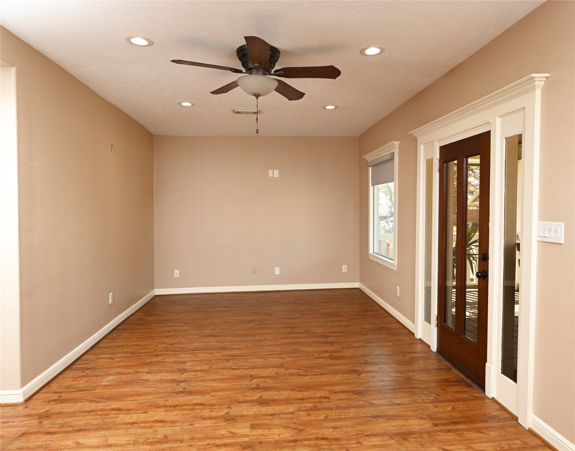 608 Archer Street Houston, TX 77009 - Photo 7 of 38