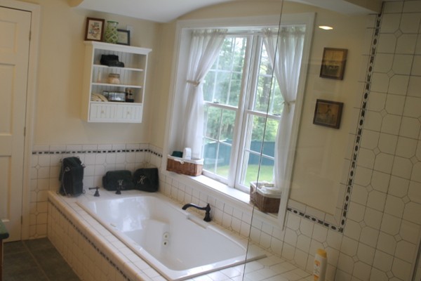 103 Wapping Road Kingston, MA 02364 - Photo 9 of 30 a bathroom with a tub and a sink