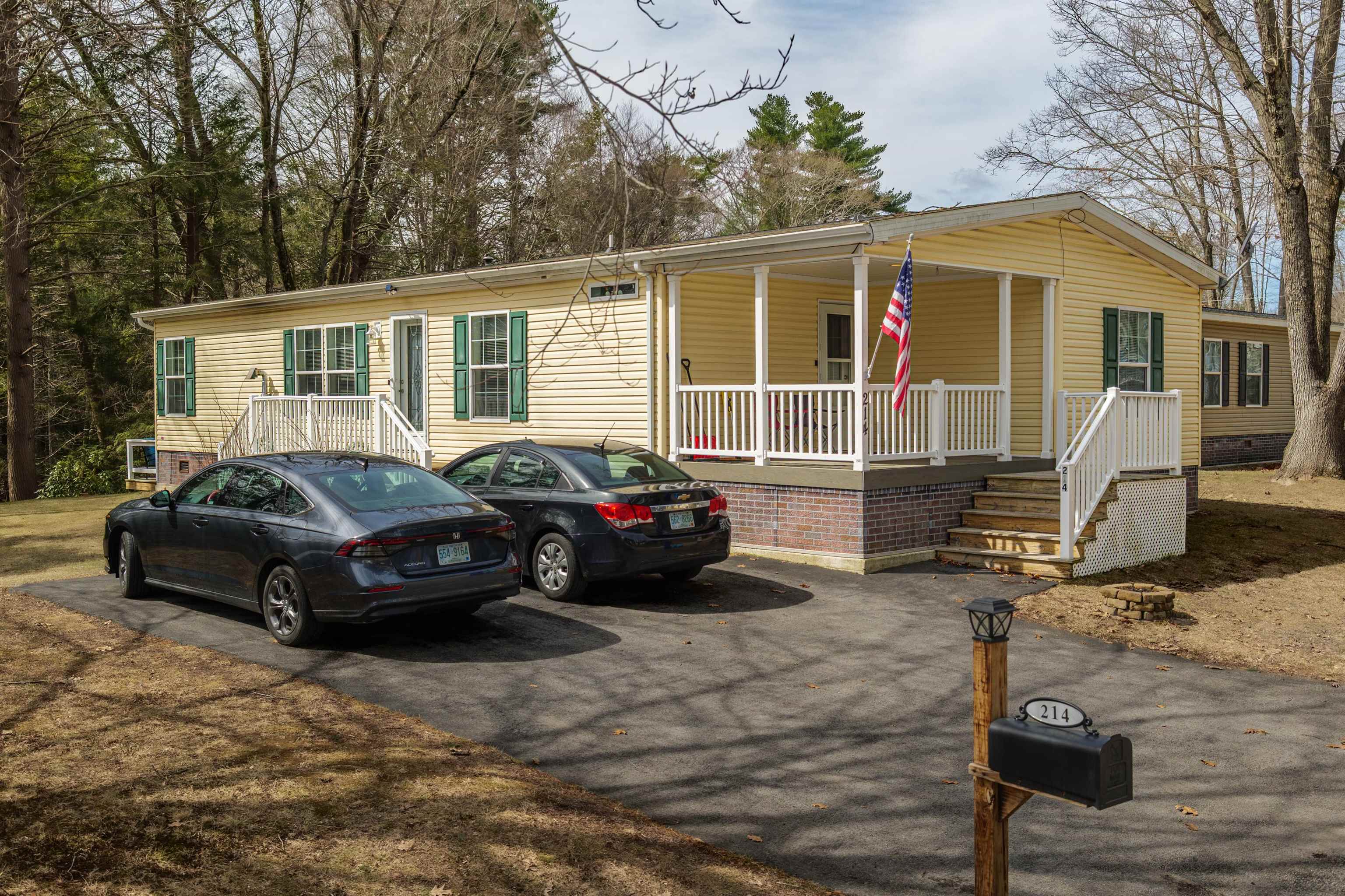 214 Robin Hood Lane Exeter, NH 03833 - Photo 2 of 26