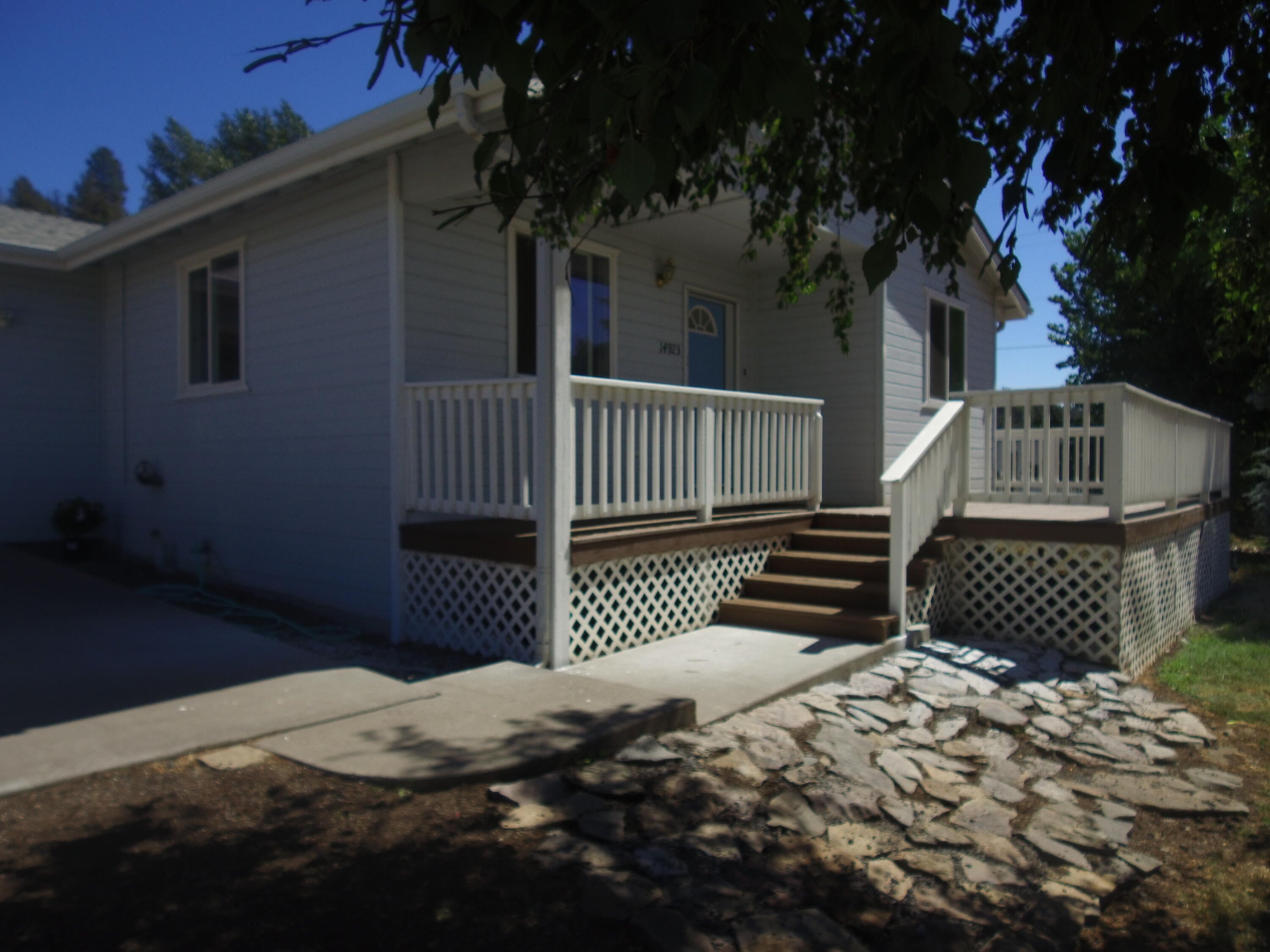 14923 Clover Creek Road Klamath Falls, OR 97601 - Photo 3 of 46 Front of home